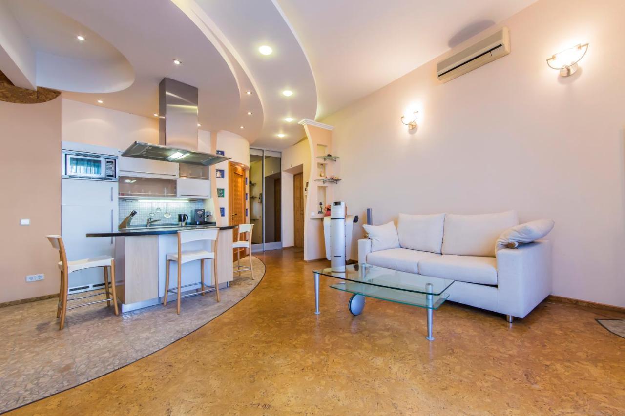 3-Room Apartments On Khreshchatyk. Building With Star Киев Екстериор снимка