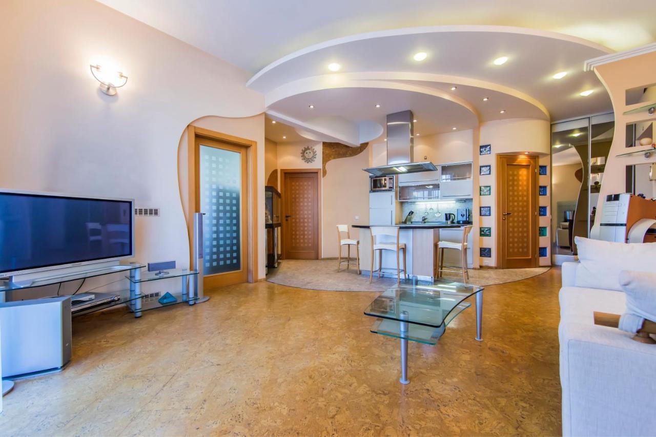 3-Room Apartments On Khreshchatyk. Building With Star Киев Екстериор снимка