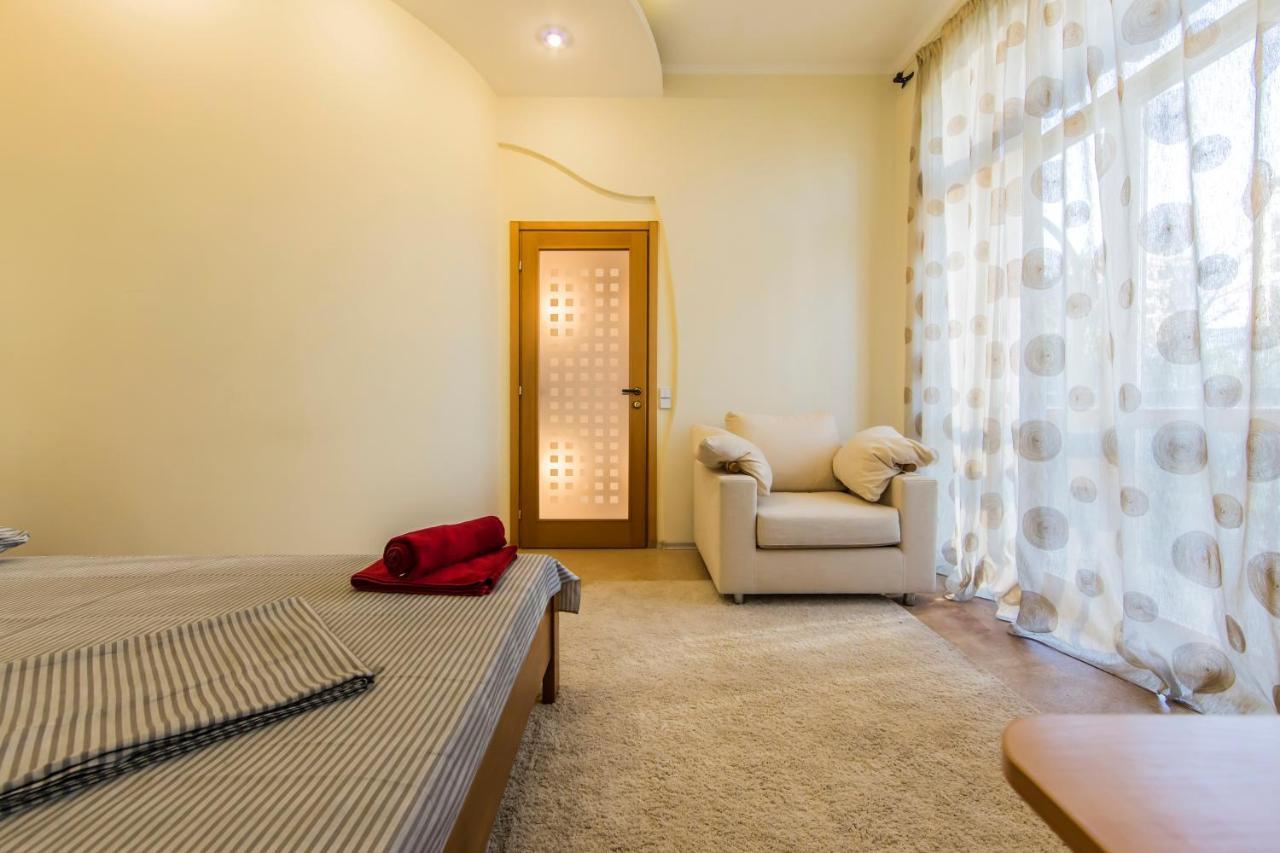 3-Room Apartments On Khreshchatyk. Building With Star Киев Екстериор снимка