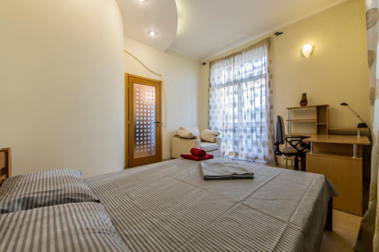 3-Room Apartments On Khreshchatyk. Building With Star Киев Екстериор снимка