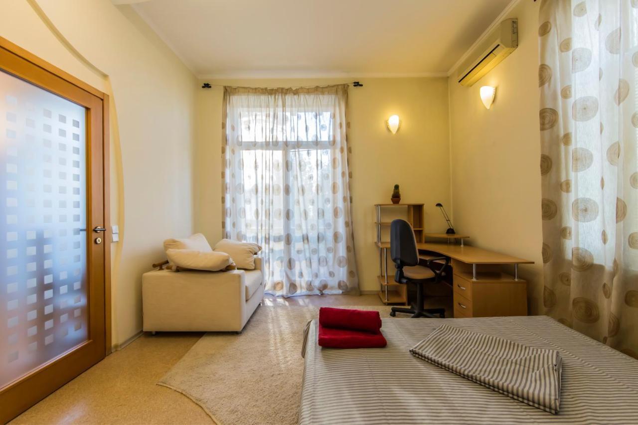 3-Room Apartments On Khreshchatyk. Building With Star Киев Екстериор снимка