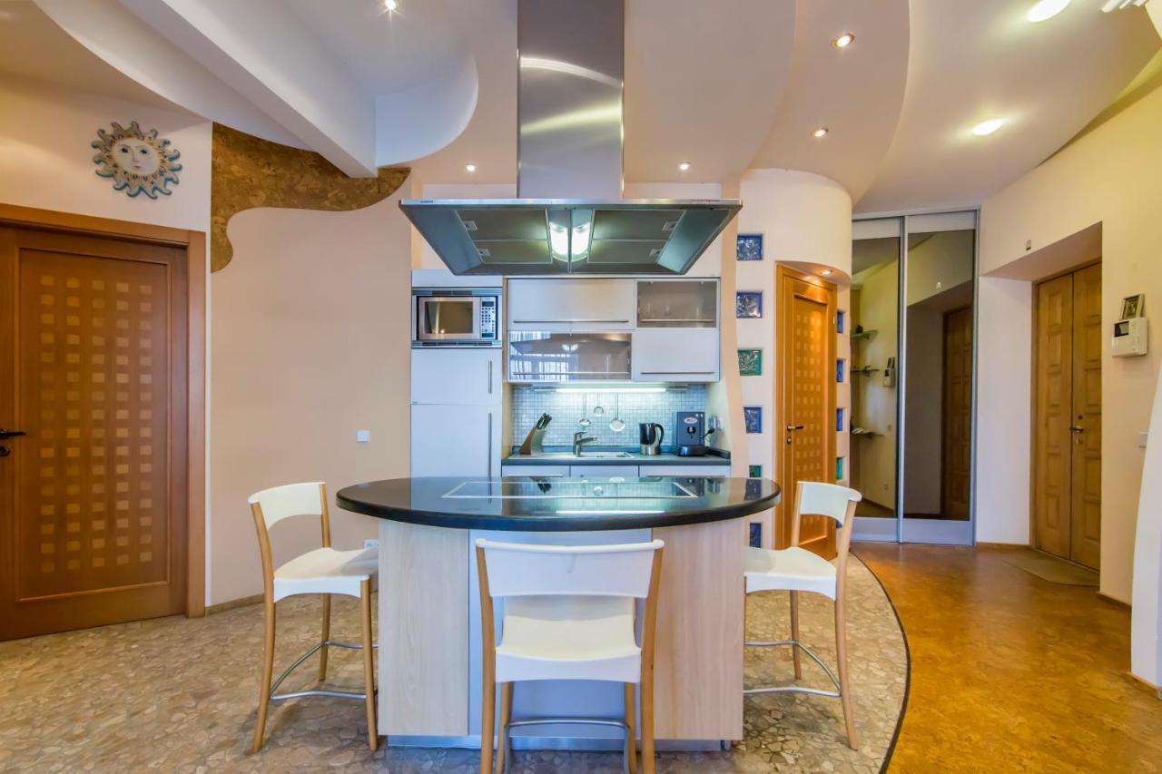 3-Room Apartments On Khreshchatyk. Building With Star Киев Екстериор снимка